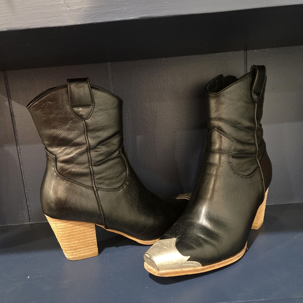 Beast Fashion Black Boots With Silver Tips, Similar To Free People, Sz 8 - Picture 2 of 4